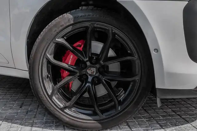 Porsche Macan view 2