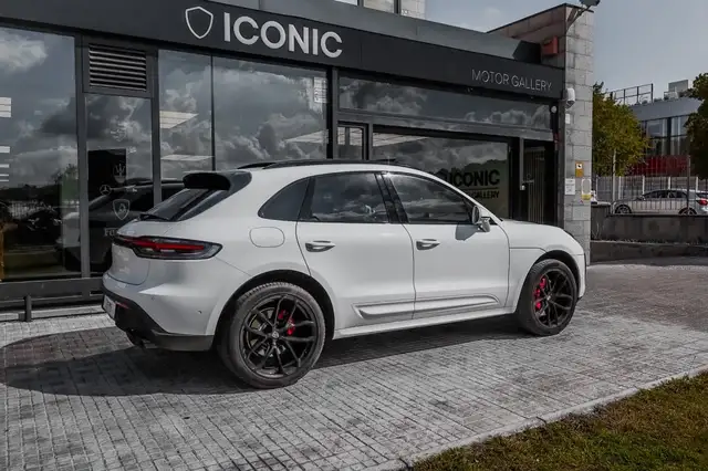 Porsche Macan view 5