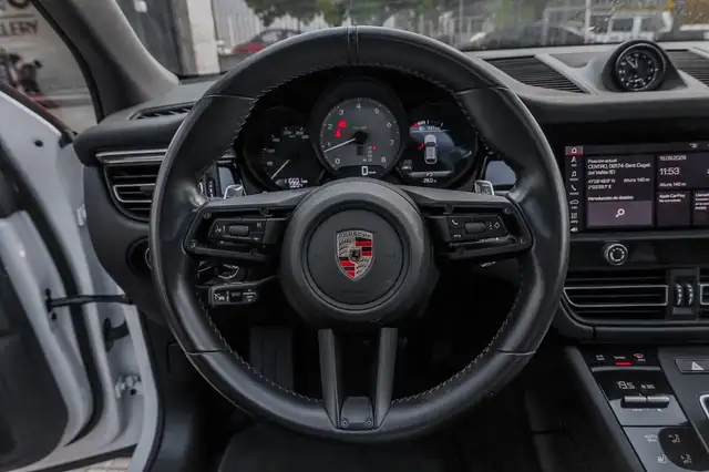 Porsche Macan view 15