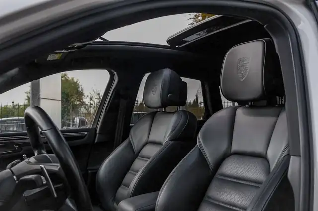 Porsche Macan view 13