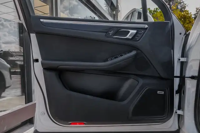 Porsche Macan view 9