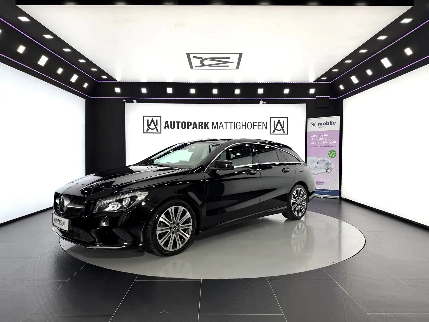 Mercedes-Benz CLA 220 d Shooting Brake Aut. *NAVI*SZH*PDC* Schwarz - 2