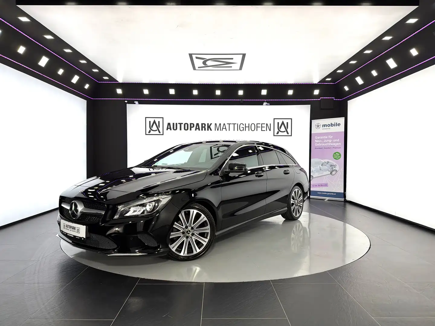 Mercedes-Benz CLA 220 d Shooting Brake Aut. *NAVI*SZH*PDC* Schwarz - 1