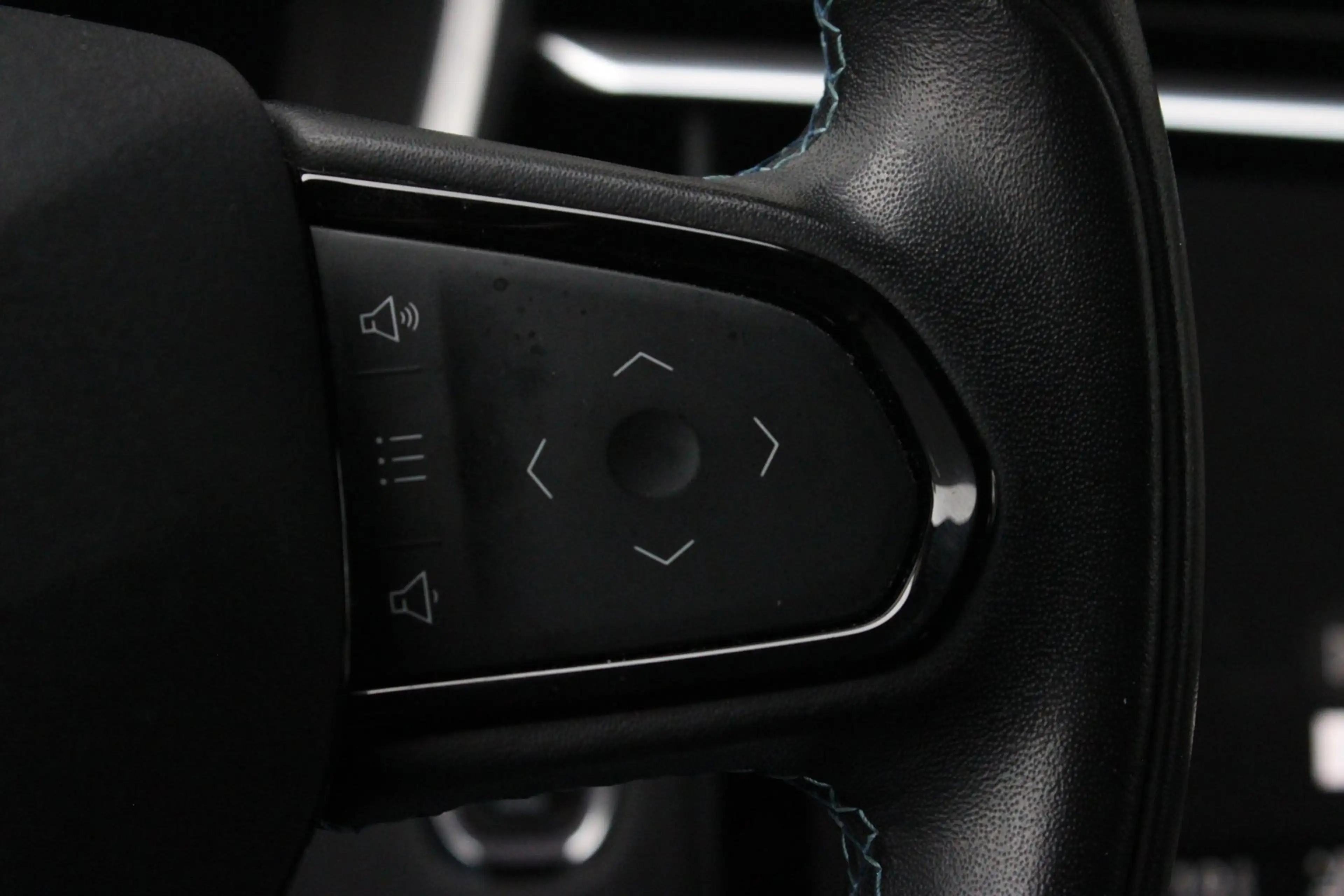 Lynk & Co 01 1.5 | SOH 98% | Keyless | Carplay — photo 13