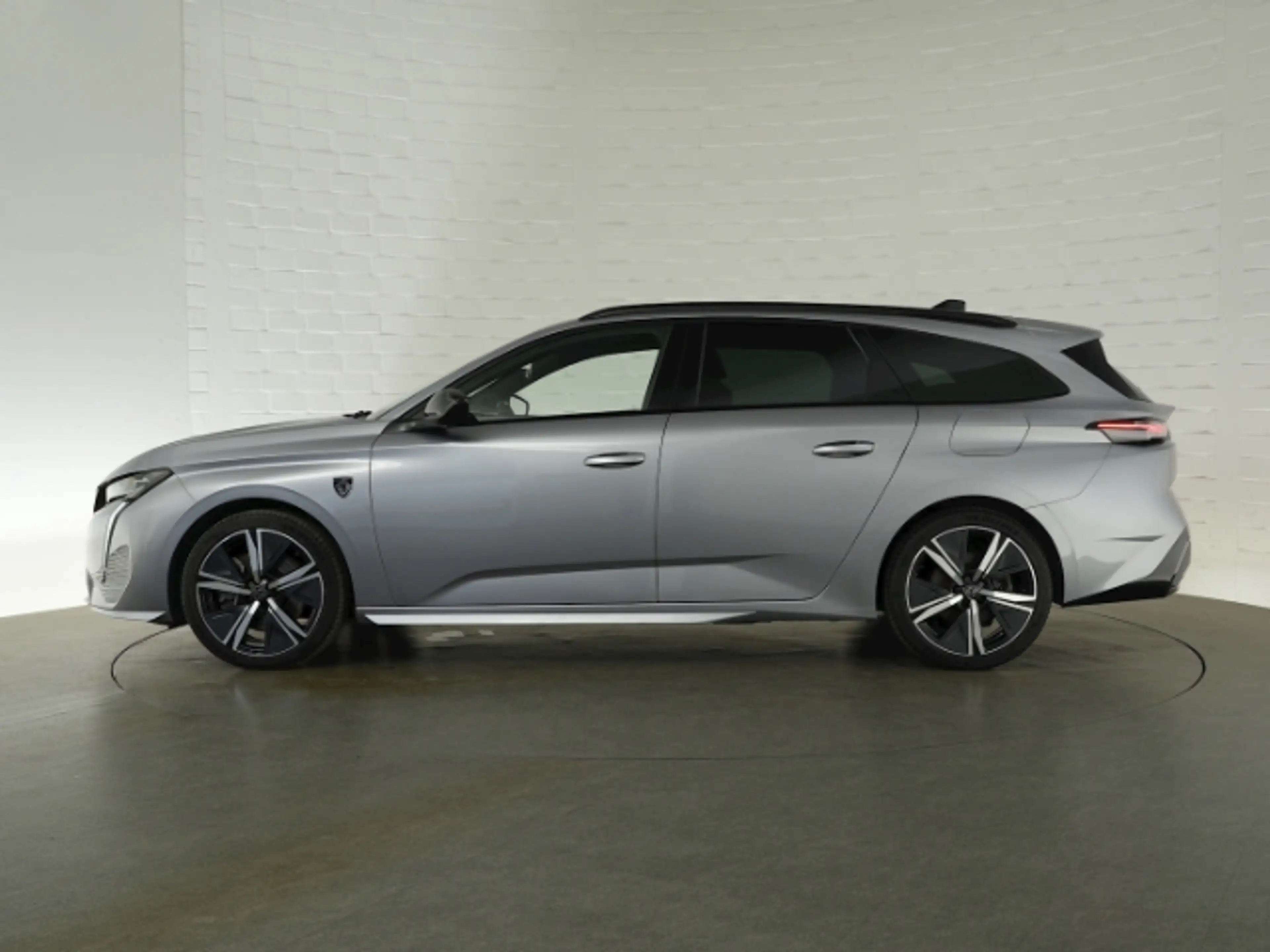Peugeot 308 SW GT PHEV 180 AT+NAVI+RÜCKFAHRKAMERA+MASSAGESITZ+ — photo 6