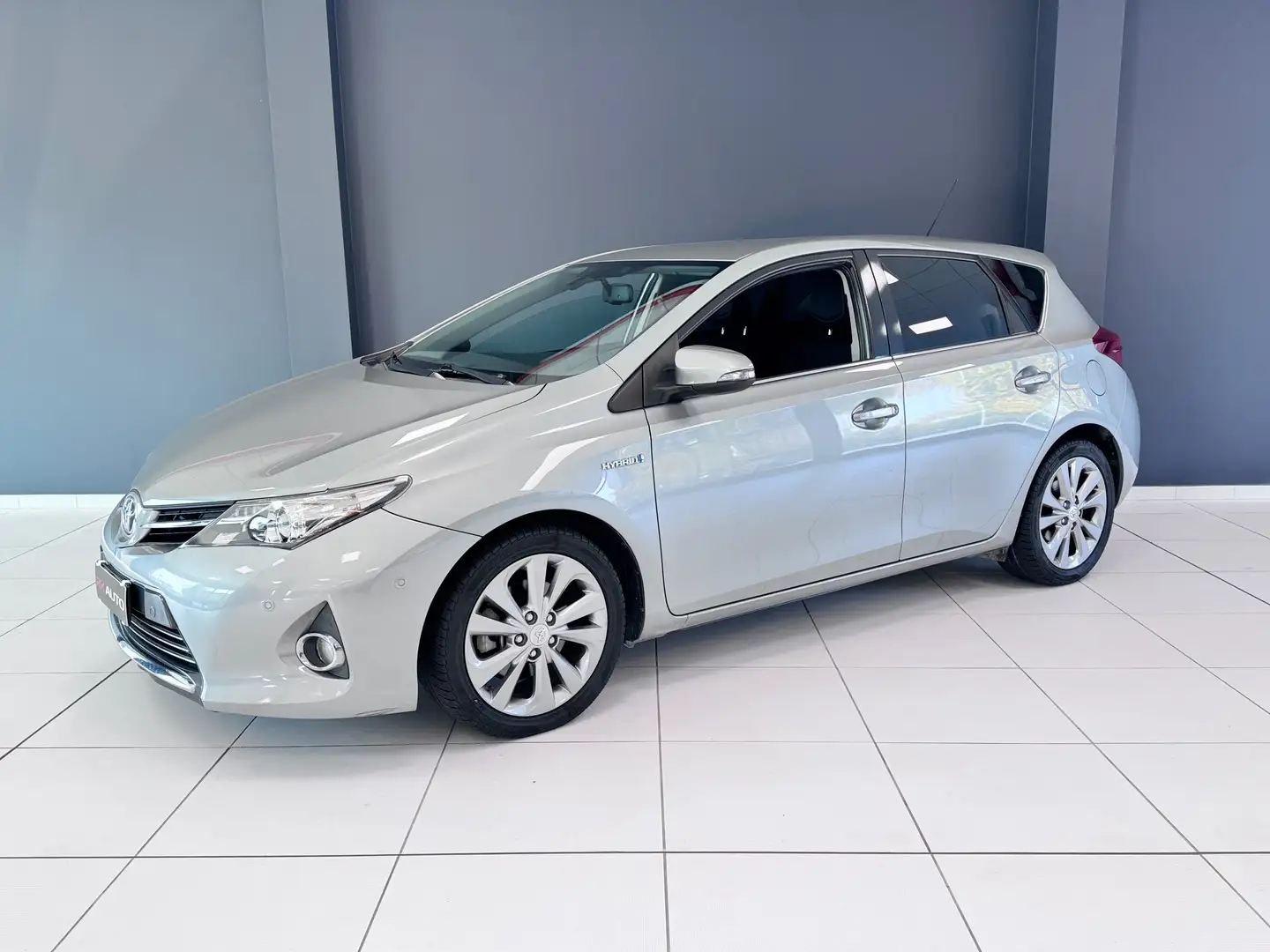 Toyota Auris Auris II 2013 5p 1.8h Active eco Gris - 2
