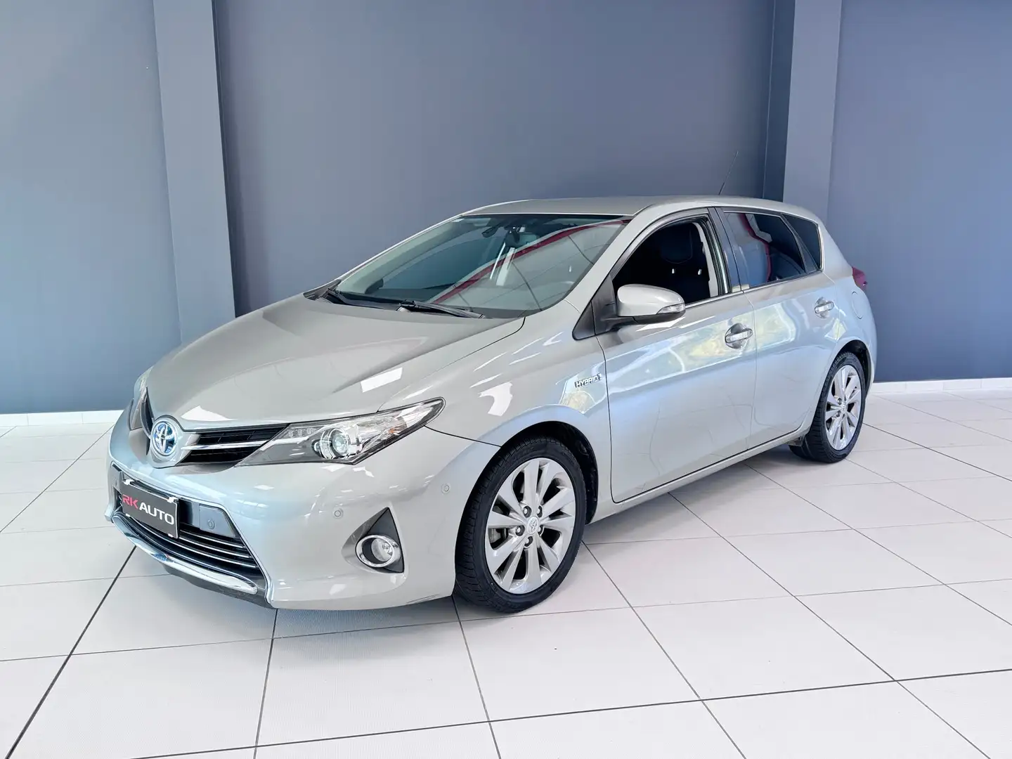 Toyota Auris Auris II 2013 5p 1.8h Active eco Gris - 1