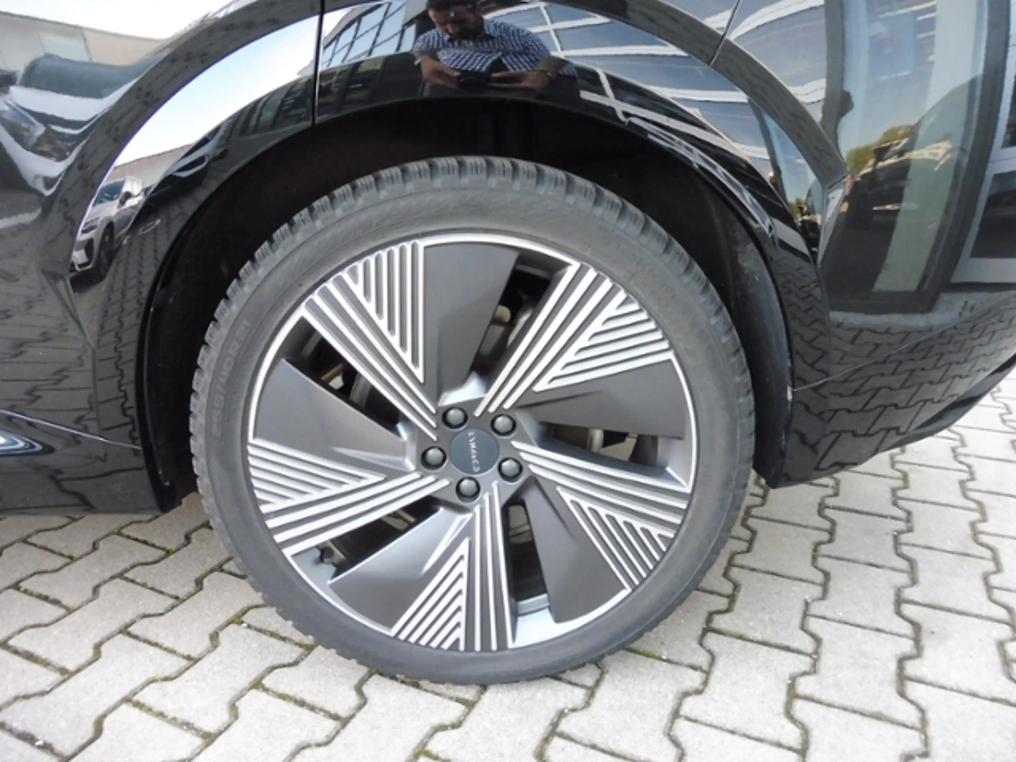 Lynk & Co 08 More  1.5 T Plug-in-Hybrid — photo 10