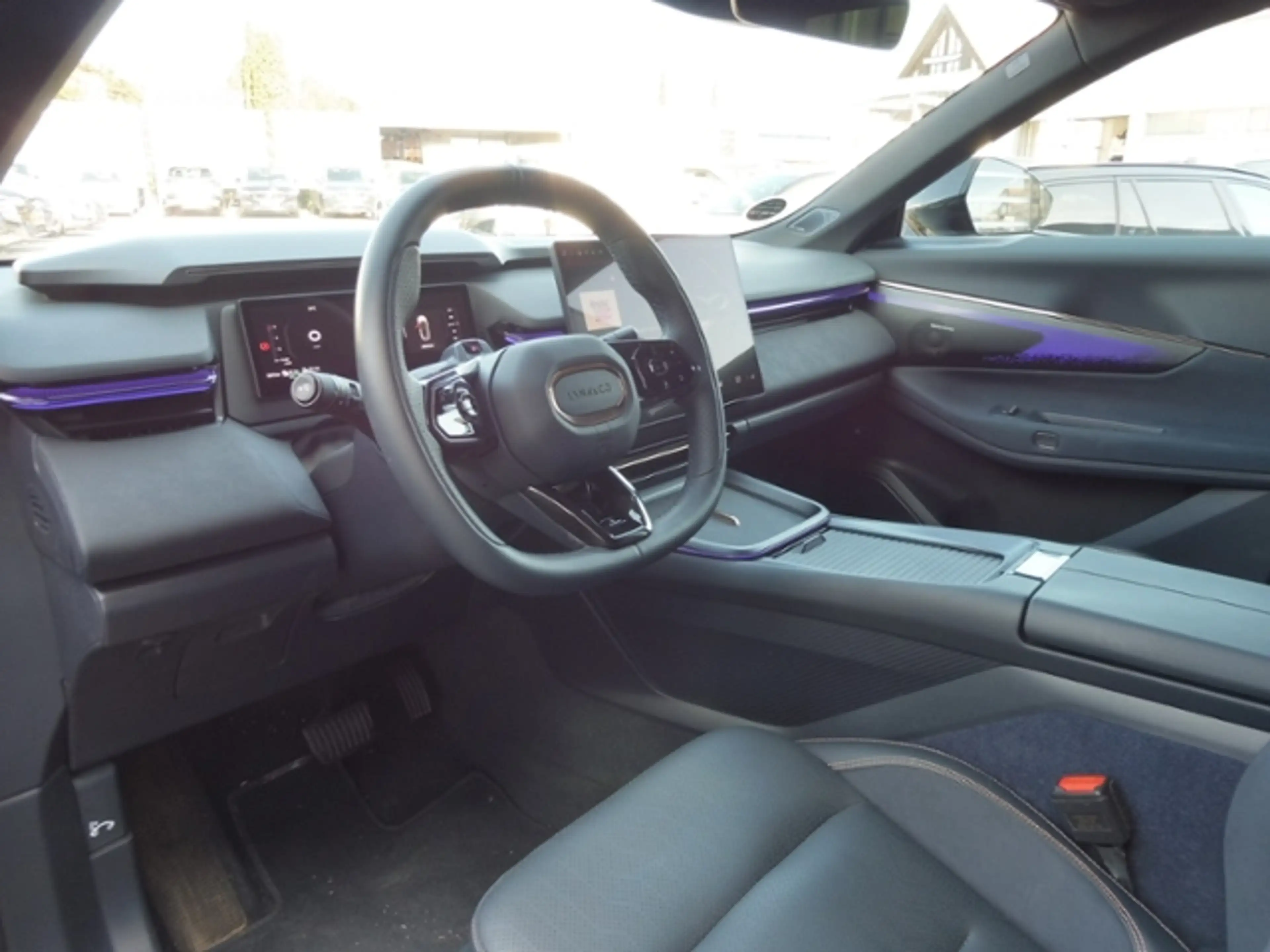 Lynk & Co 08 More  1.5 T Plug-in-Hybrid — photo 12