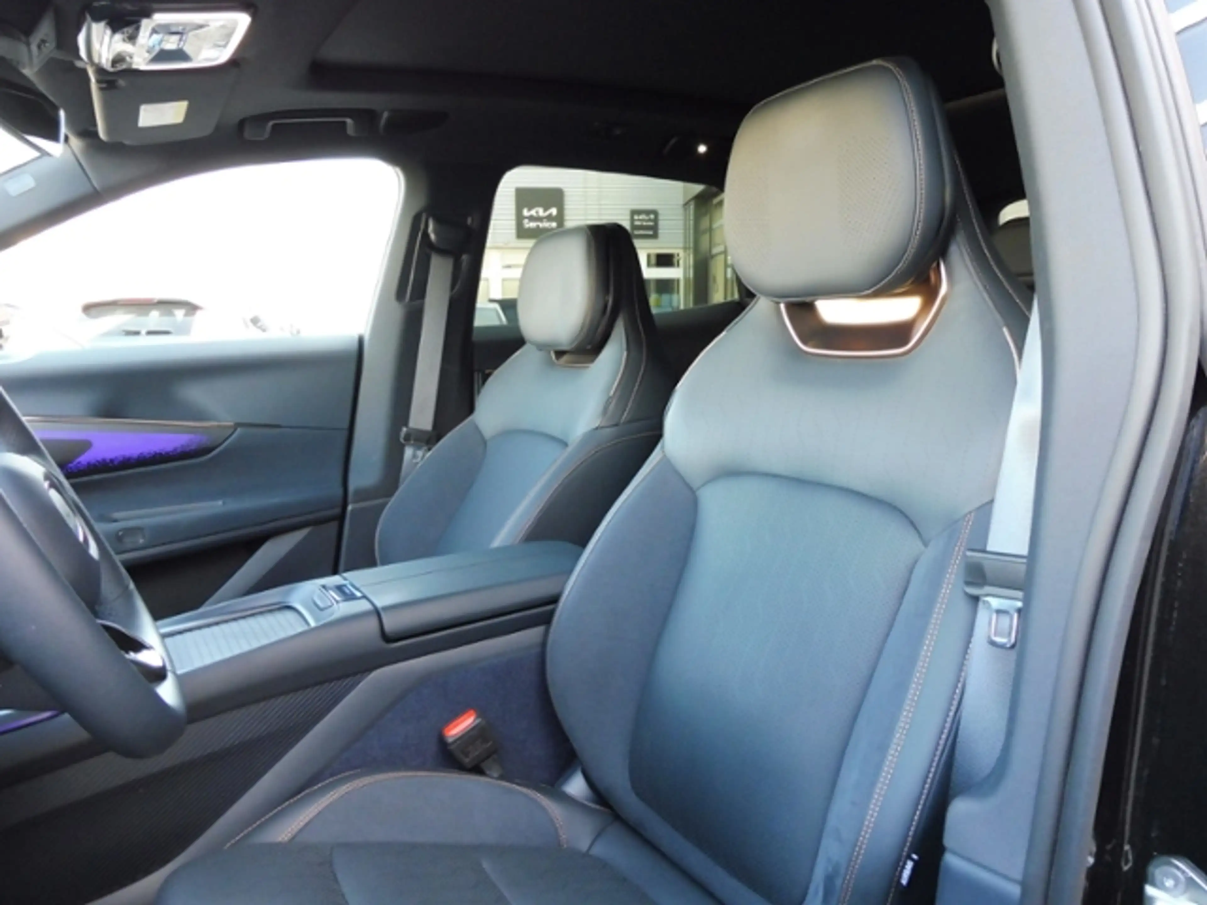 Lynk & Co 08 More  1.5 T Plug-in-Hybrid — photo 11