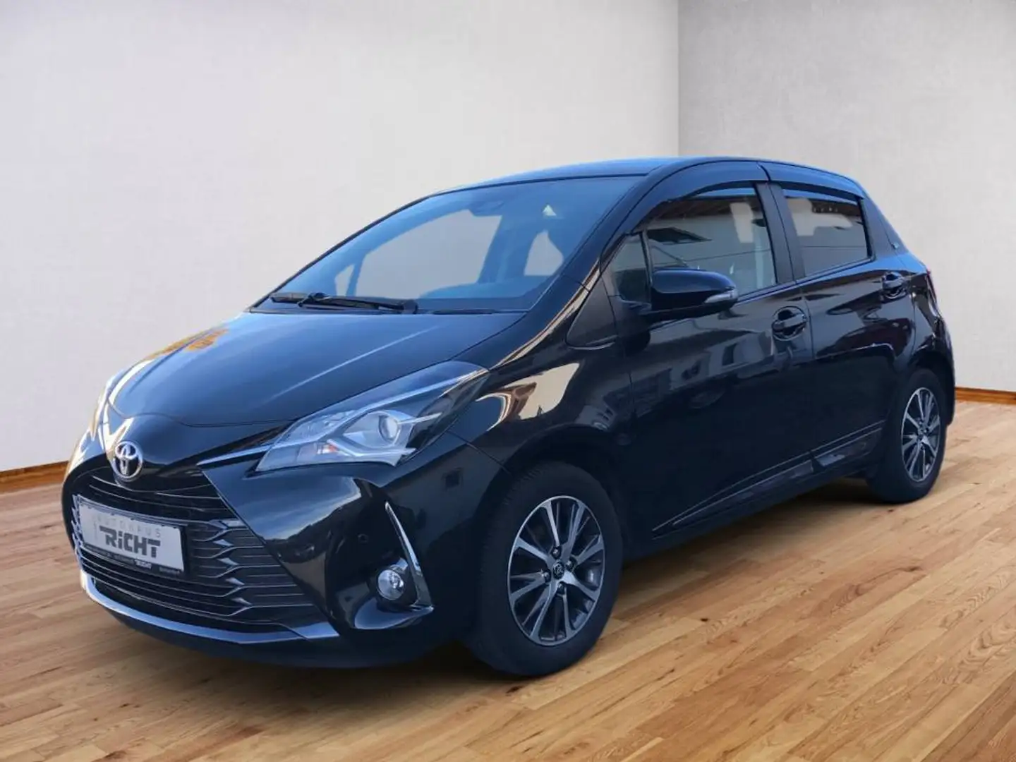 Toyota Yaris YARIS 1.5 Liftback Zwart - 2