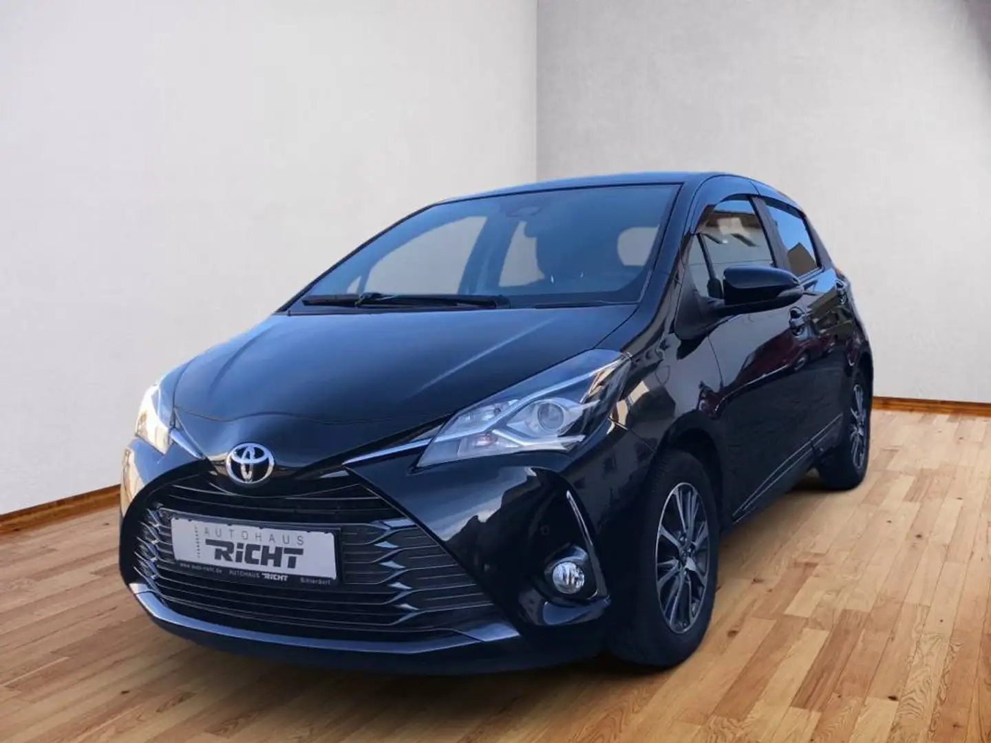 Toyota Yaris YARIS 1.5 Liftback Schwarz - 1