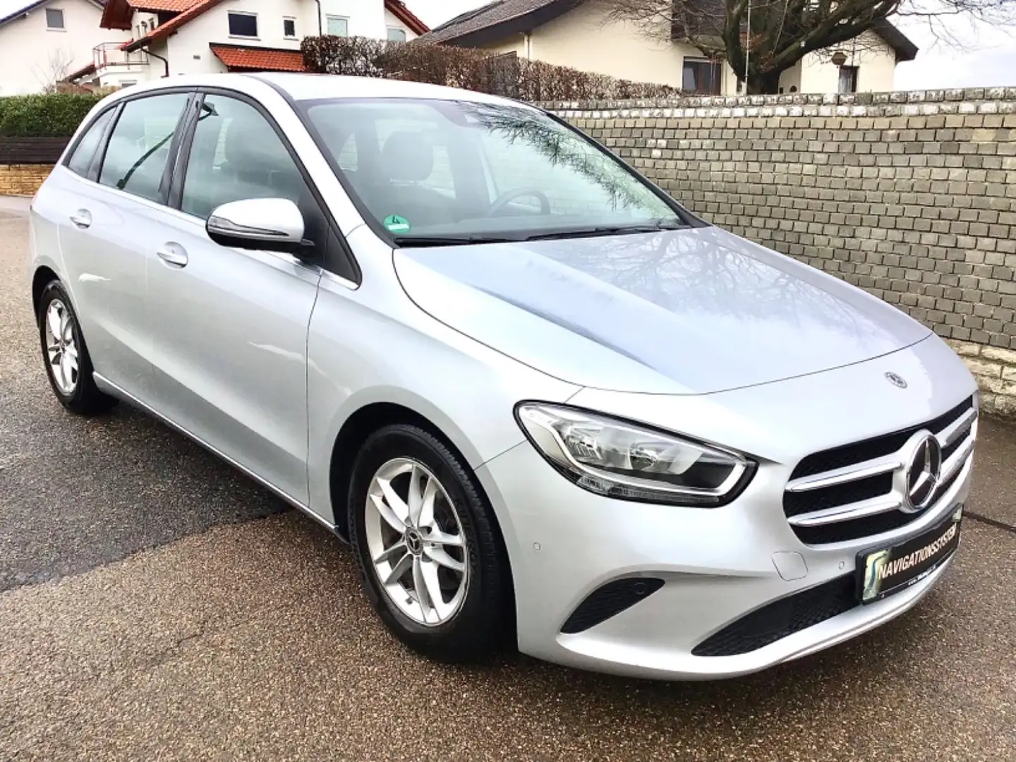 Mercedes-Benz B 180 d Style 7G-DCT Super Ausst. 1 Hd.TÜV NEU ! Grau - 1
