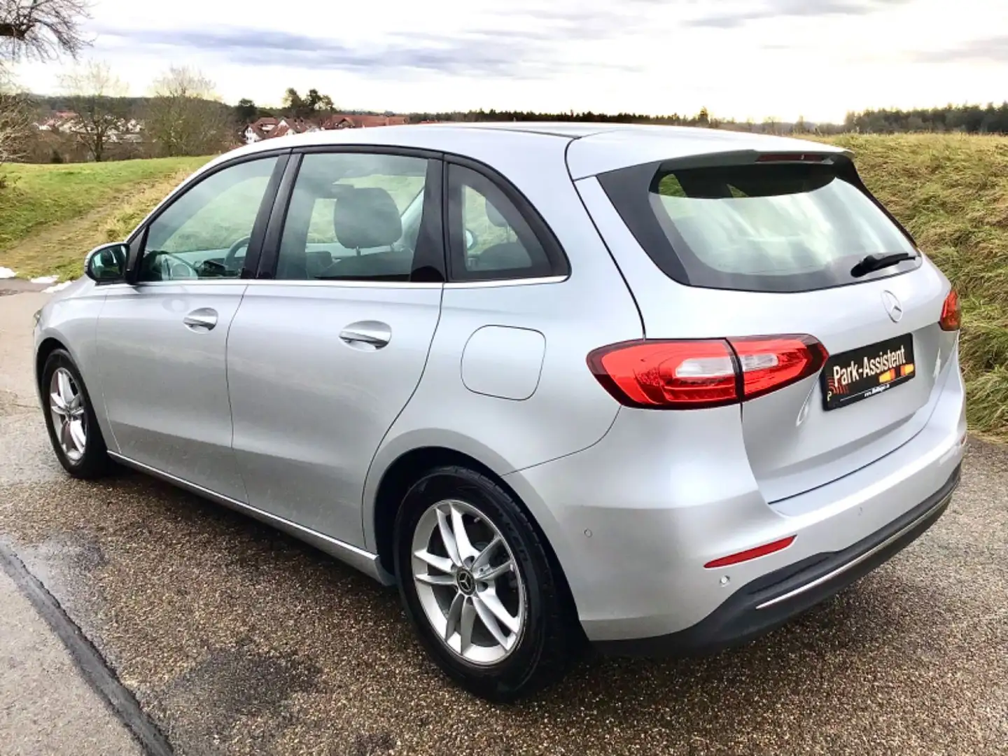 Mercedes-Benz B 180 d Style 7G-DCT Super Ausst. 1 Hd.TÜV NEU ! Grau - 2