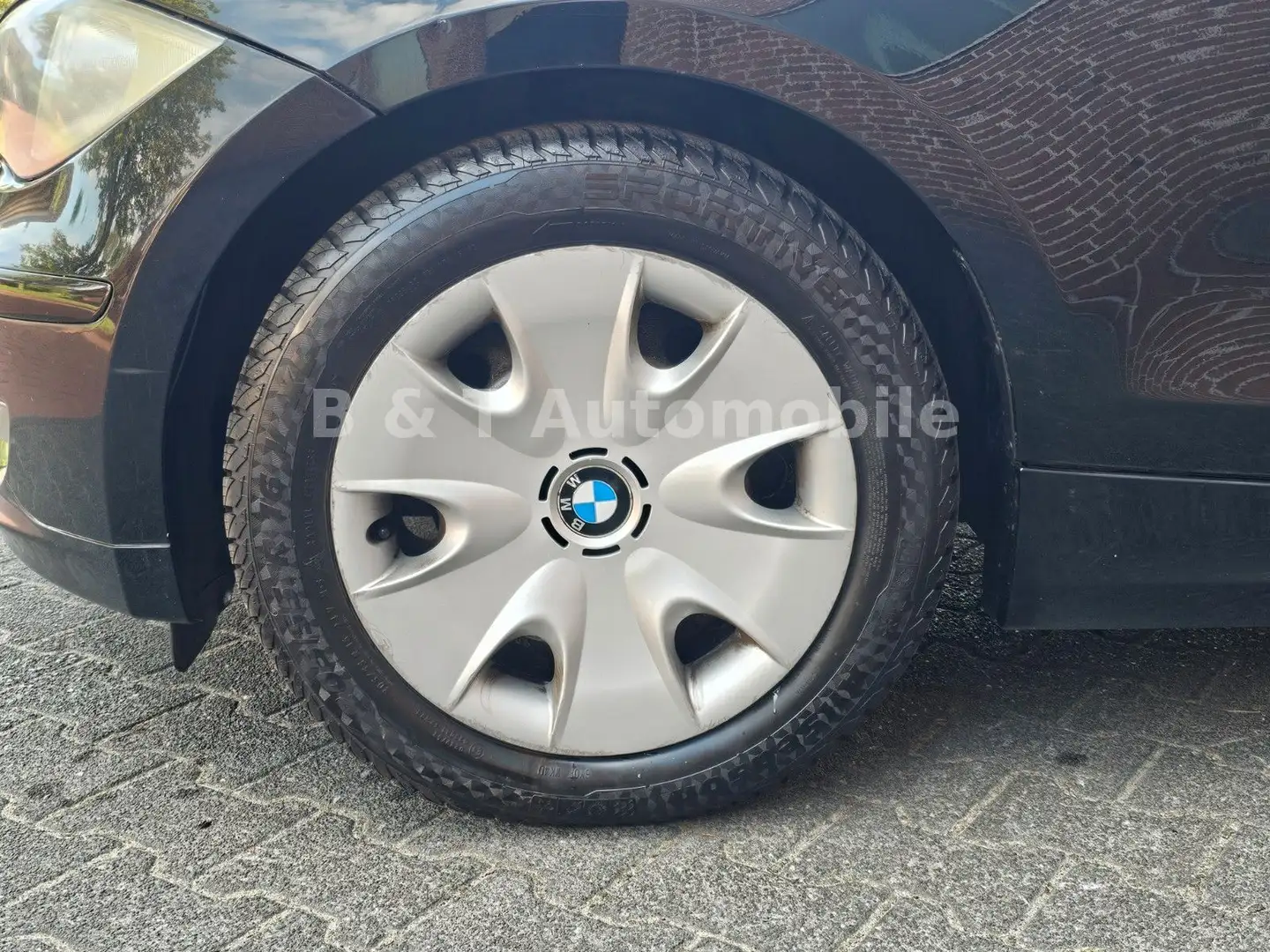 BMW 118 d Lim. Advantage-Paket Schwarz - 2