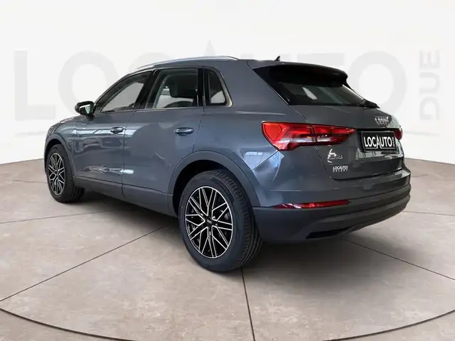Audi Q3 view 5