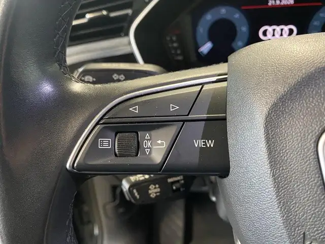 Audi Q3 view 13