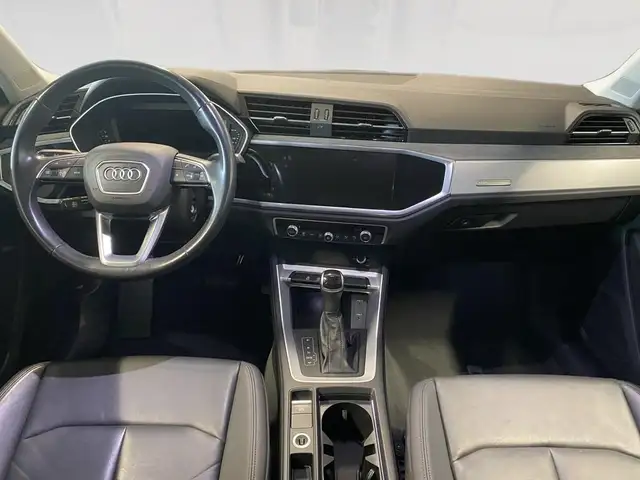 Audi Q3 view 6