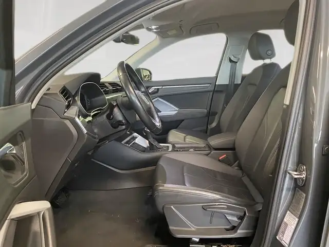 Audi Q3 view 7