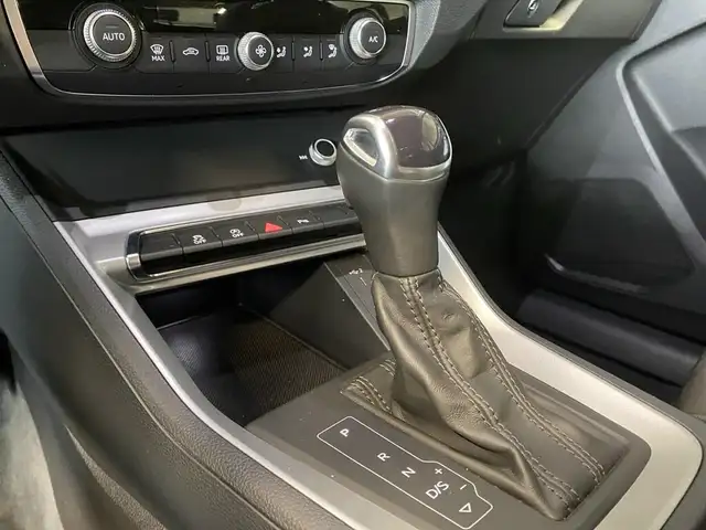 Audi Q3 view 12