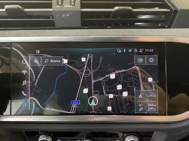 Audi Q3 view 10