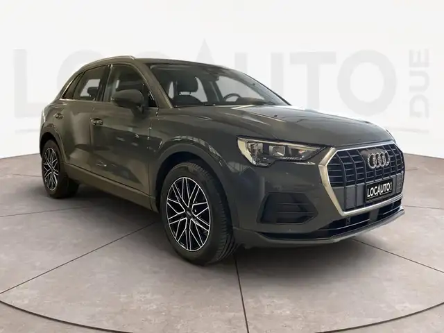 Audi Q3 view 3