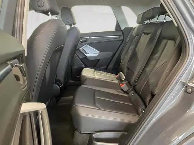 Audi Q3 view 8