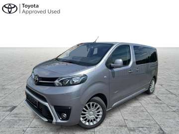 MEDIUM 2.0D 140hp MT MPV 8 PLACES