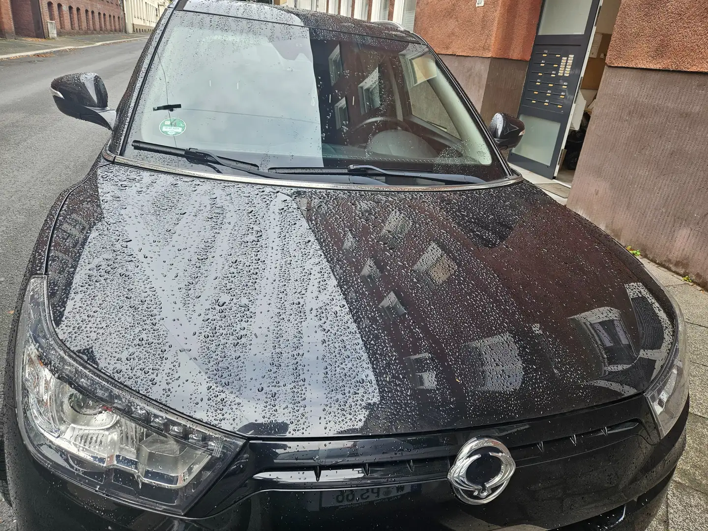 SsangYong Tivoli Tivoli e-XDi 160 2WD Start/Stop Crystal Schwarz - 1