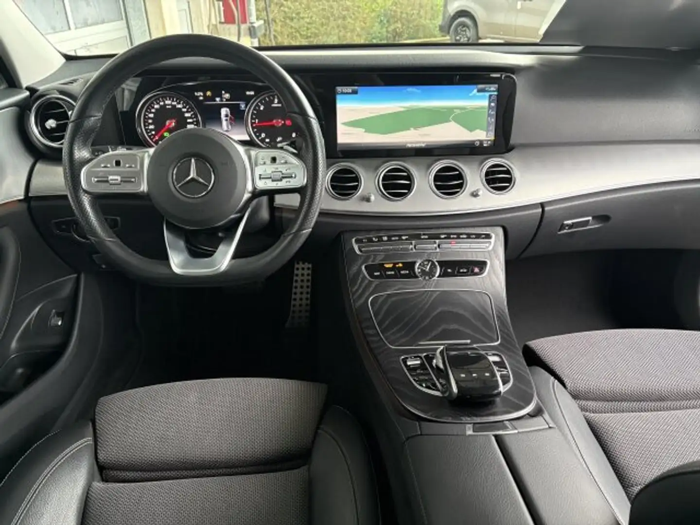 Mercedes-Benz E 220 E 220d T SPORTSTYLE AMG Line COMAND LED KAMERA Schwarz - 2