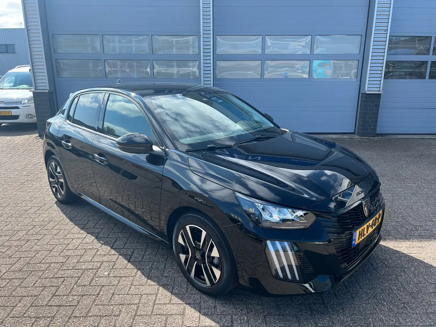 Peugeot 208 1.2 PureTech 100PK Allure | Nieuwe model | Adaptie Zwart - 2