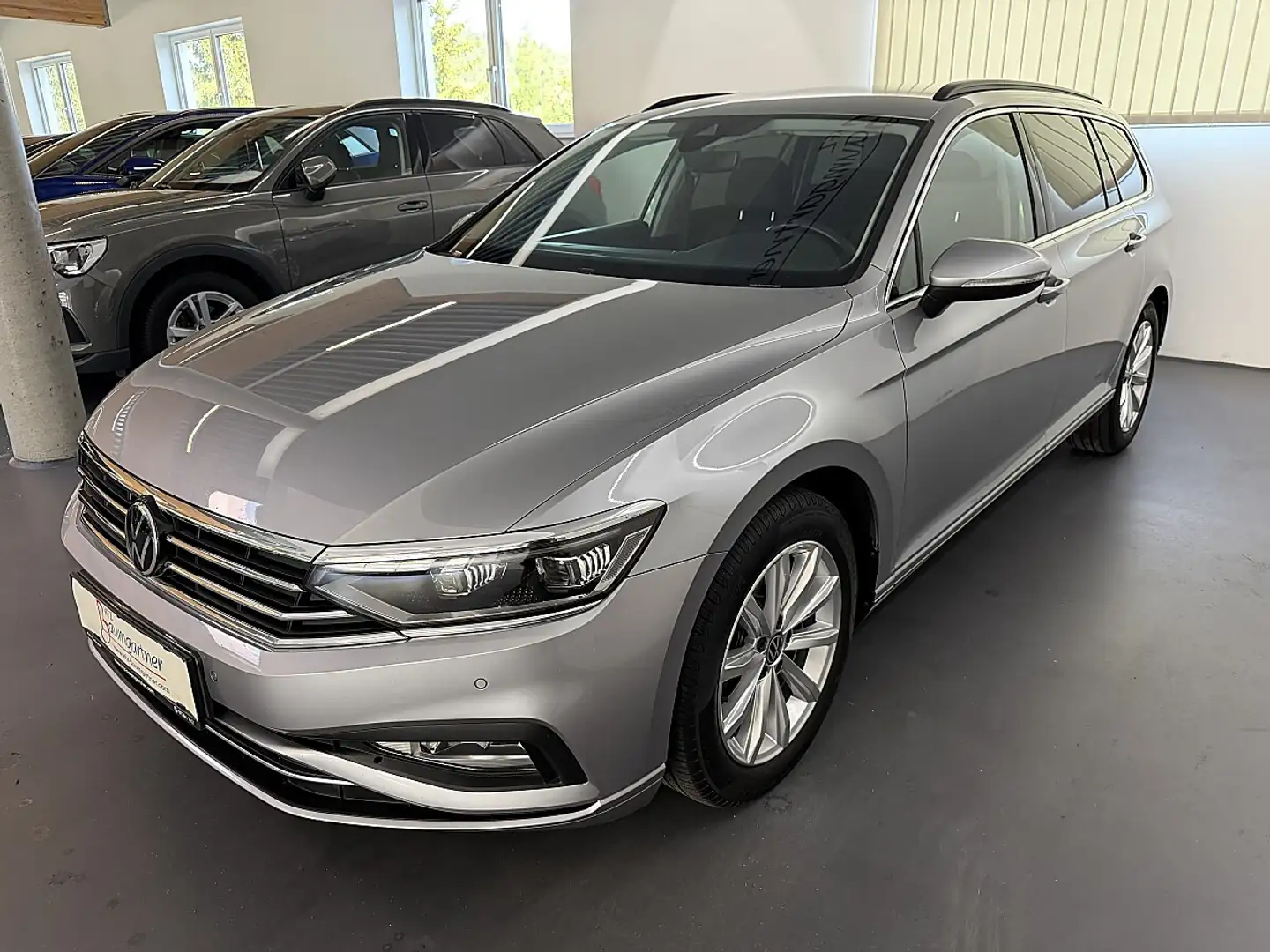 Volkswagen Passat Variant 2,0TDI DSG *Matrix-LED*NAVI*ACC*Sitzheizung*Get... Silber - 2