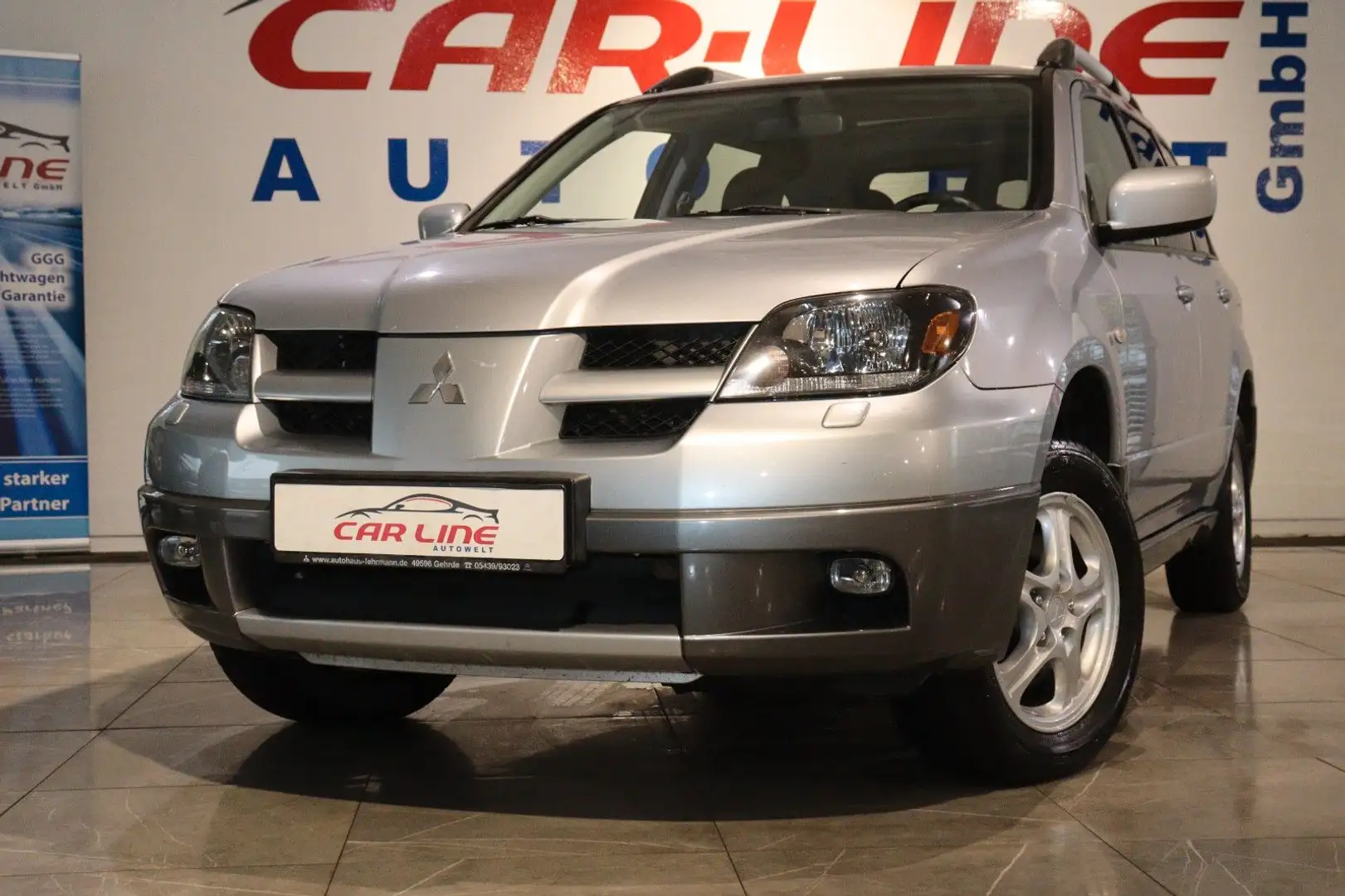 Mitsubishi Outlander 2.4 *Automatik*Leder*Panorama*AHK 1,5t Silber - 1