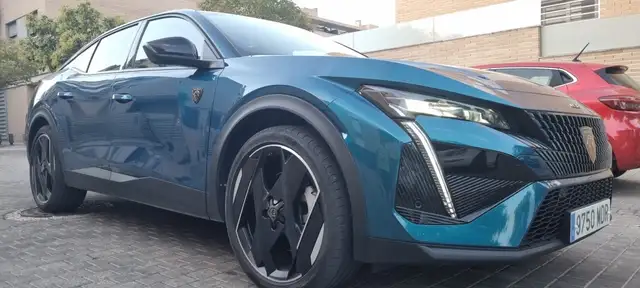 Peugeot 408 Hybrid 225 First Edition e-EAT8