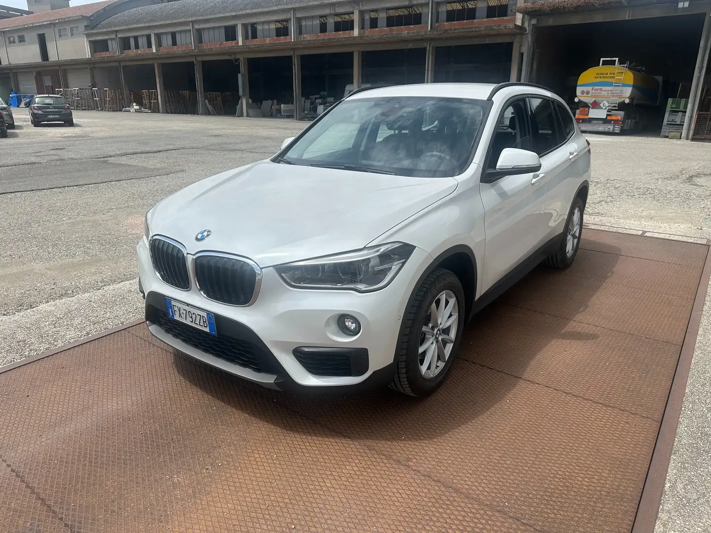BMW X1 X1 F48 xdrive18d Business auto my18 Bianco - 1