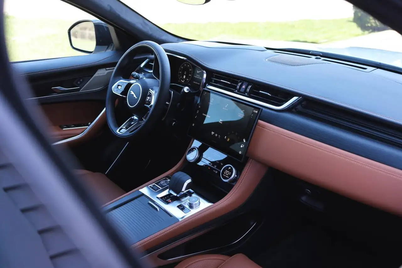 Jaguar F-Pace снимка Jaguar F-Pace