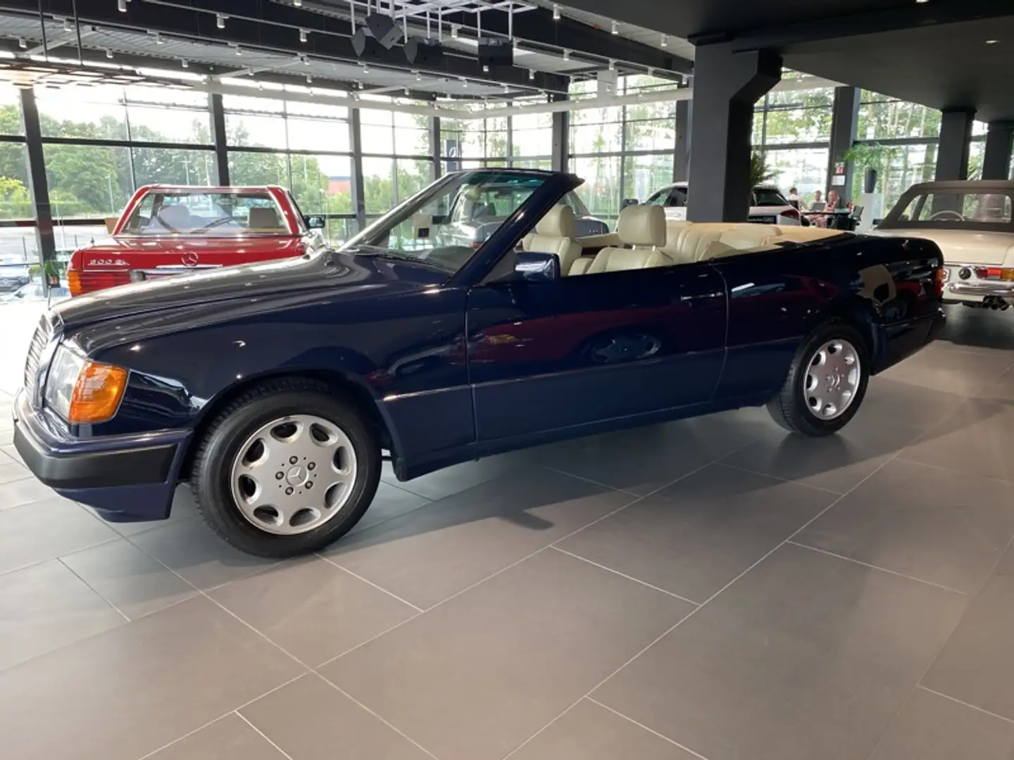 Mercedes-Benz Cabriolet 300 CE-24 Cabrio Blau - 2