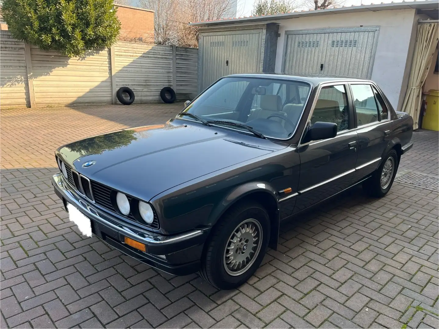 BMW 320 320i 4p Gri - 2