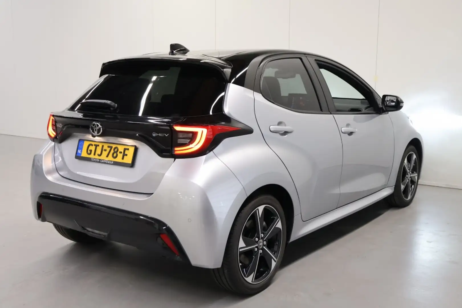 Toyota Yaris 1.5 Hybrid 130 Launch Argent - 2