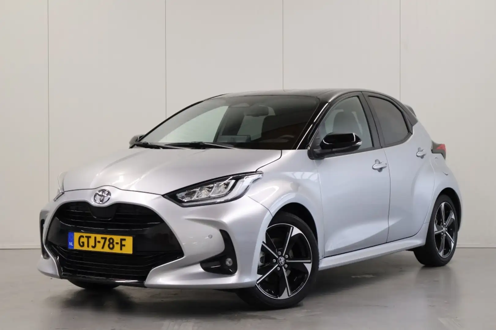 Toyota Yaris 1.5 Hybrid 130 Launch Zilver - 2