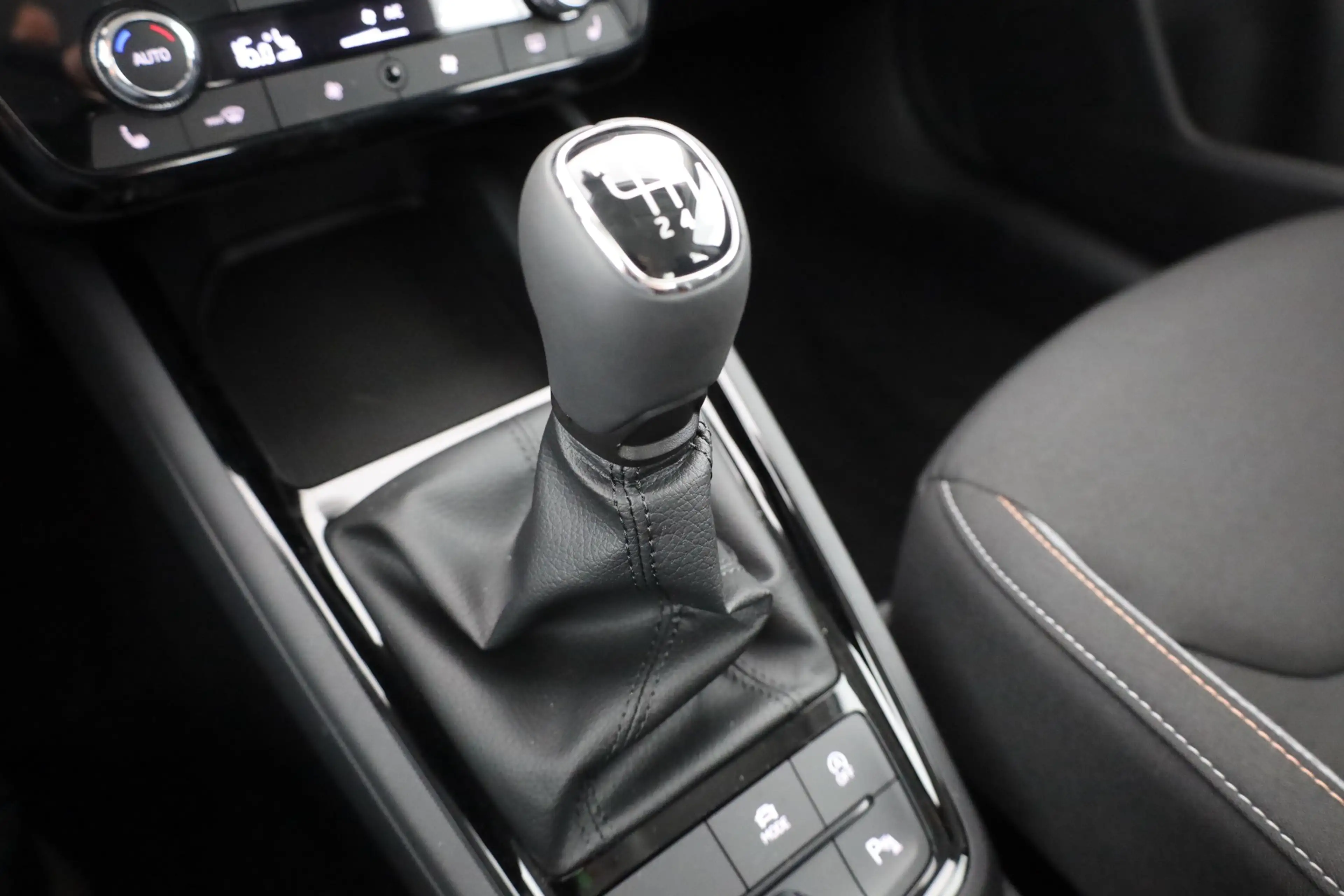 Skoda Kamiq 1.0 TSI LED Kamera Sitzheizung Tempomat — photo 14