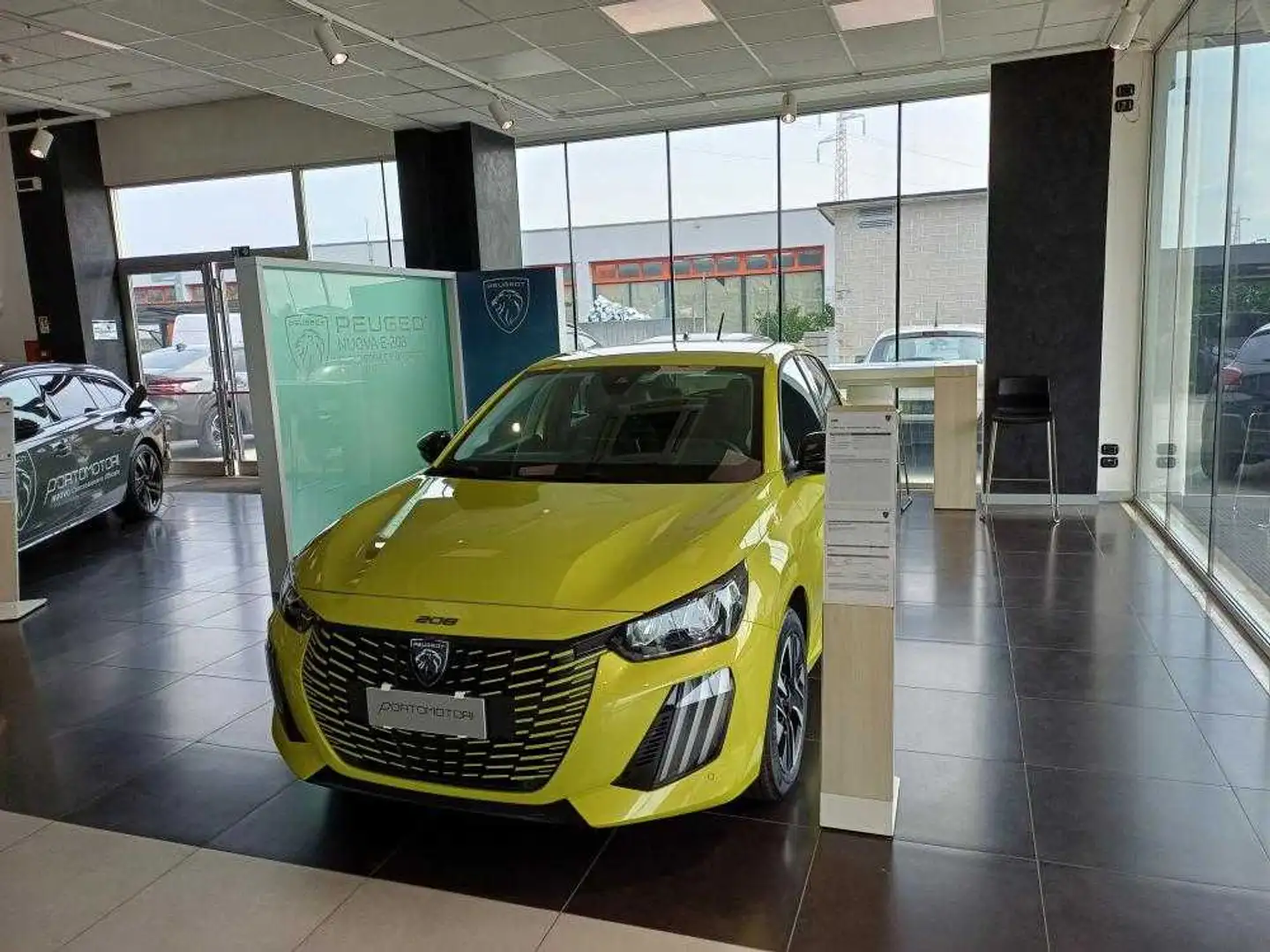 Peugeot 208 50 kWh  E-Style Giallo - 1