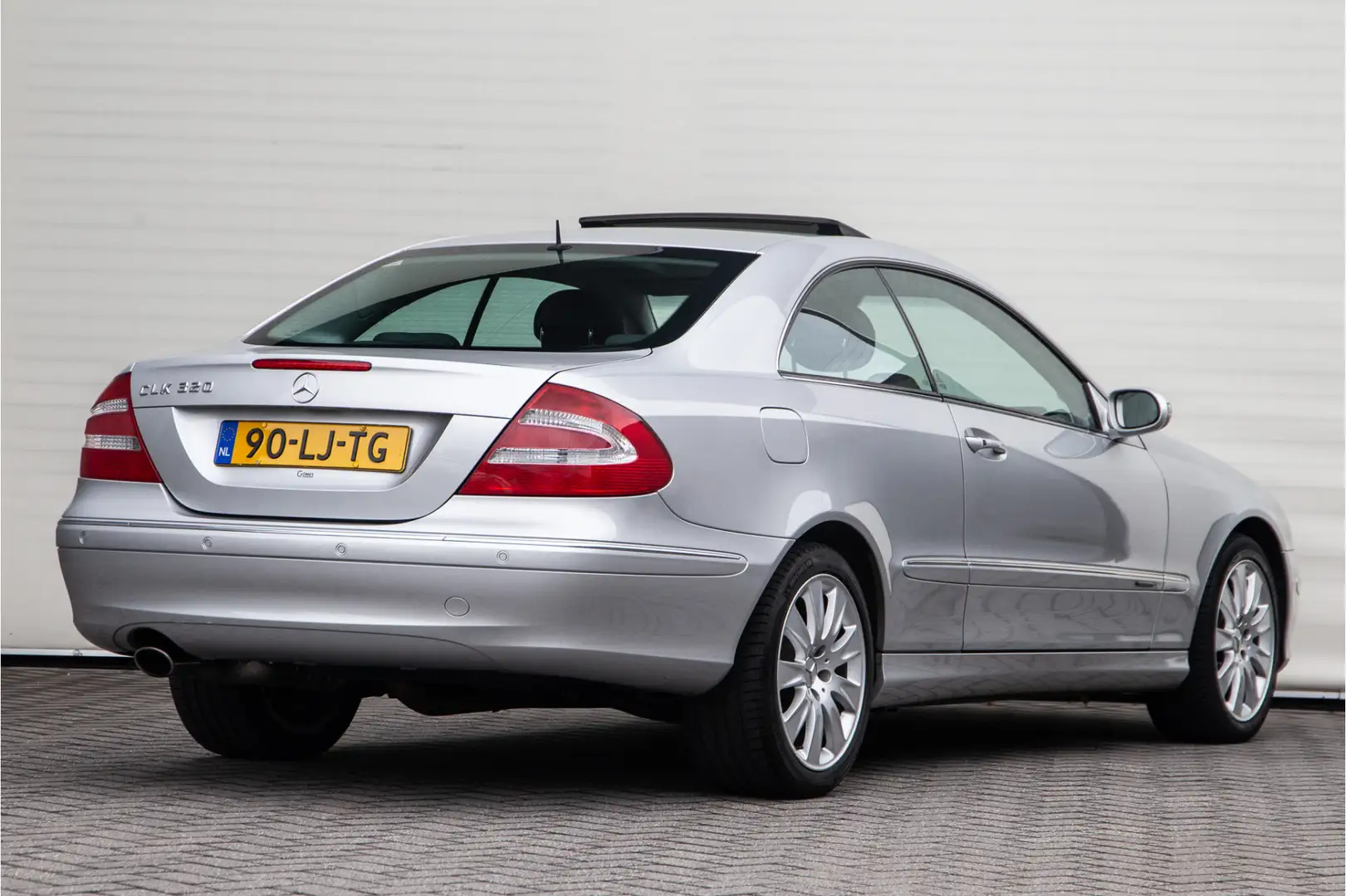 Mercedes-Benz CLK 320 Coupé Elegance Automaat, Leder, Schuifdak, Navi 20 Grey - 2