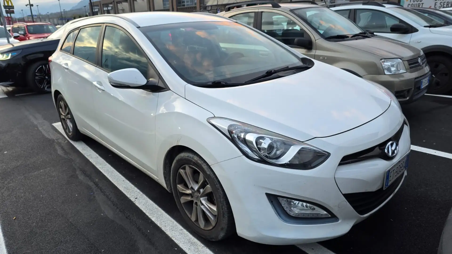Hyundai i30 Wagon 1.6 crdi Comfort 110cv - 1