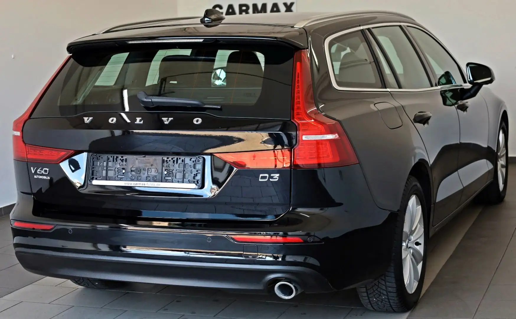 Volvo V60 Kombi Momentum Pro TLeder,Navi,LED,PDC,Apple Schwarz - 2