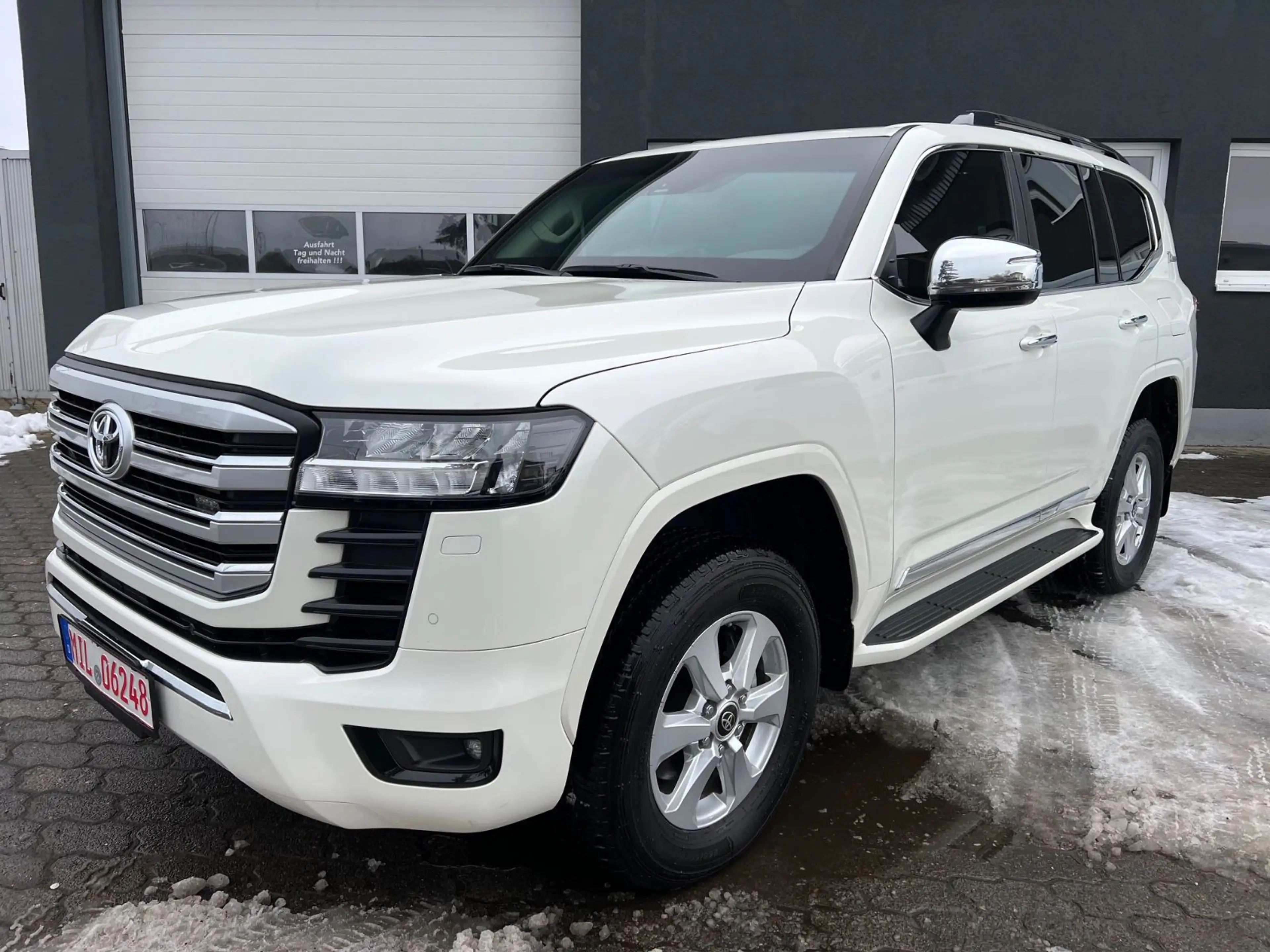 Toyota Land Cruiser 300*3.5 V6*ARMORED*GEPANZERT*B6/VR7