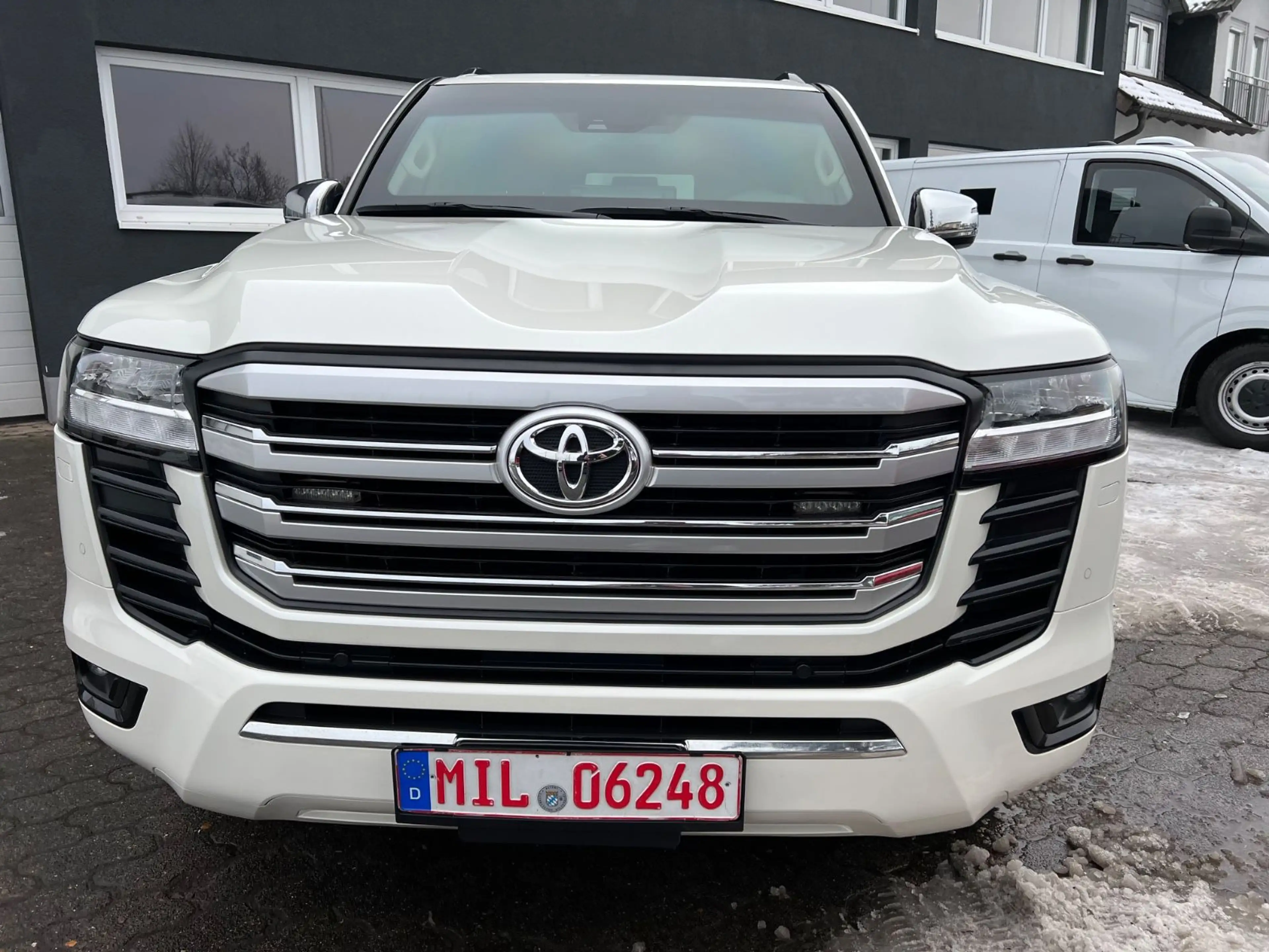 Toyota Land Cruiser 300*3.5 V6*ARMORED*GEPANZERT*B6/VR7 — photo 2