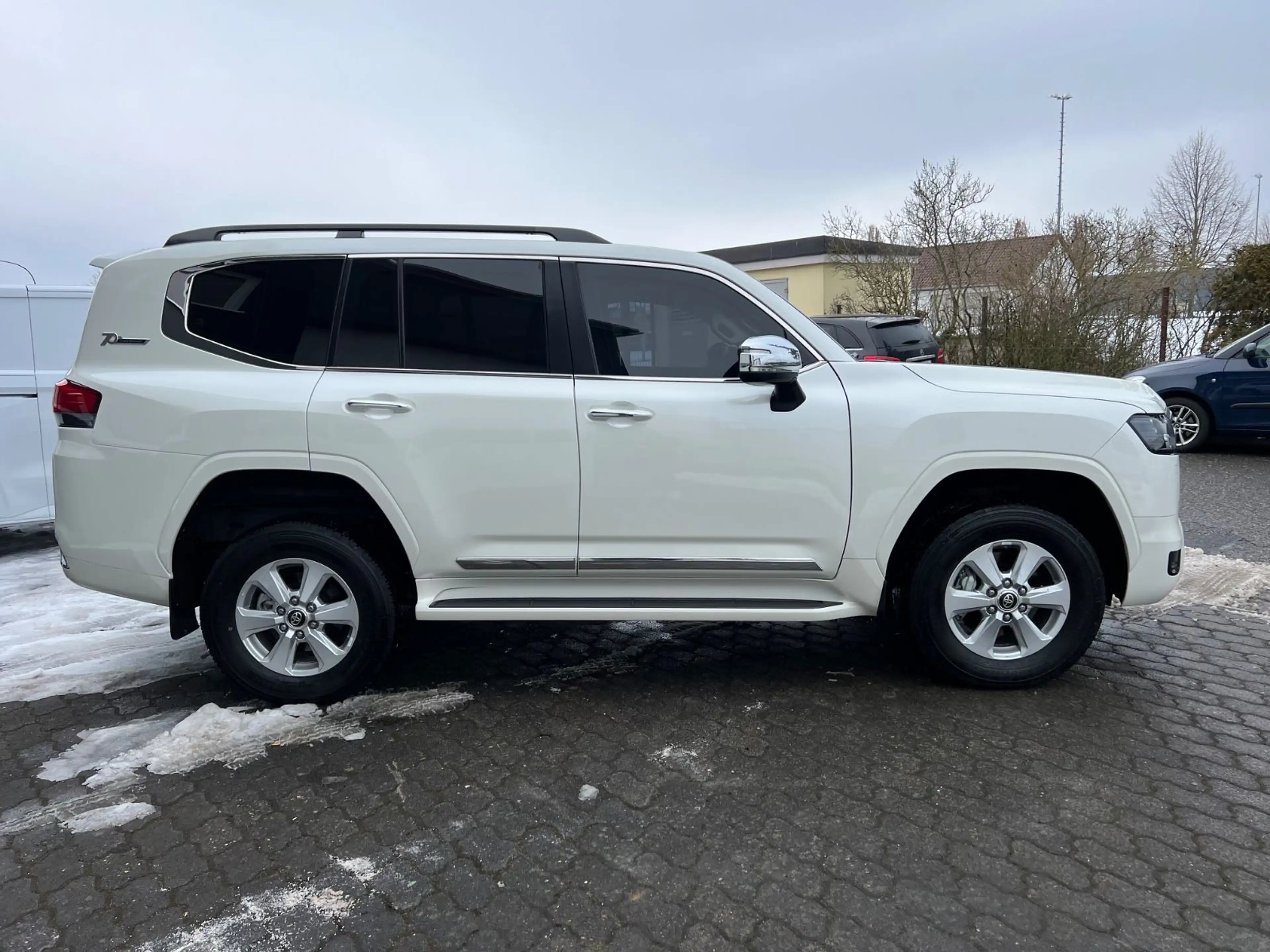 Toyota Land Cruiser 300*3.5 V6*ARMORED*GEPANZERT*B6/VR7 — photo 4
