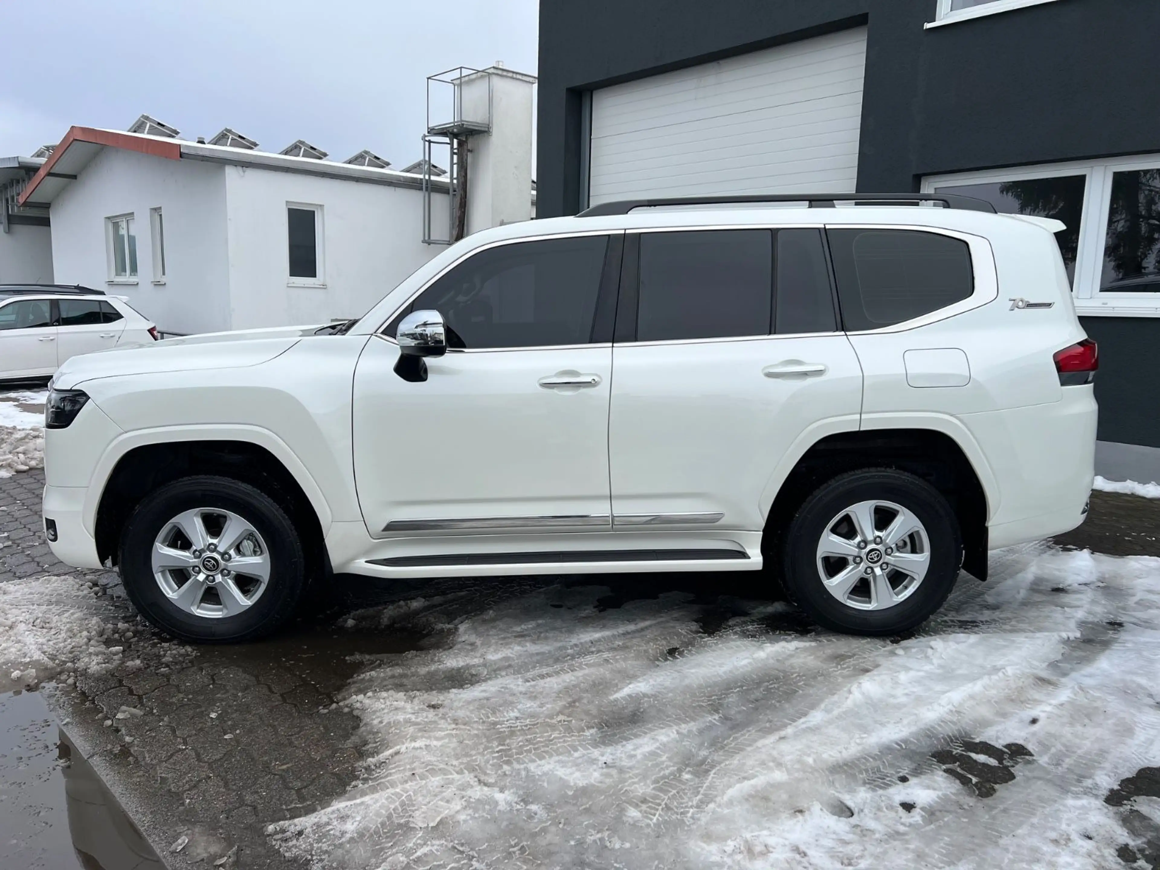 Toyota Land Cruiser 300*3.5 V6*ARMORED*GEPANZERT*B6/VR7 — photo 10