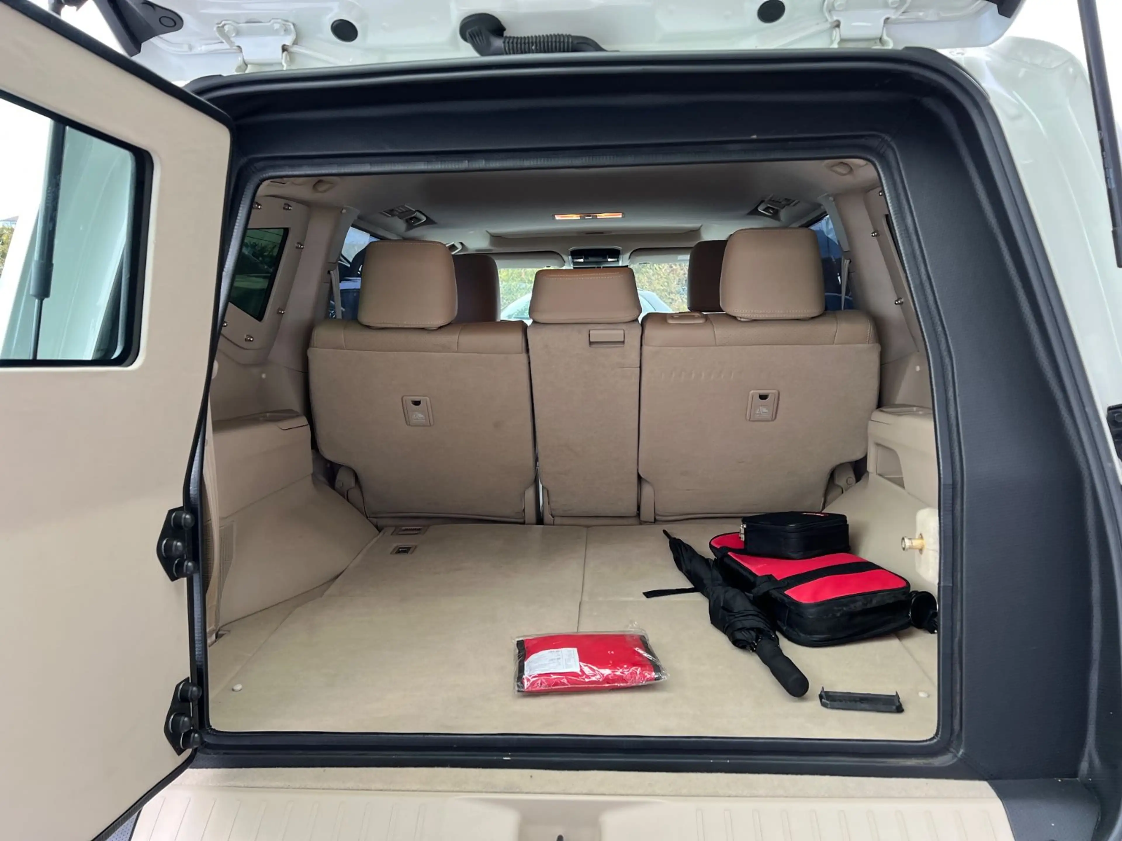 Toyota Land Cruiser 300*3.5 V6*ARMORED*GEPANZERT*B6/VR7 — photo 11
